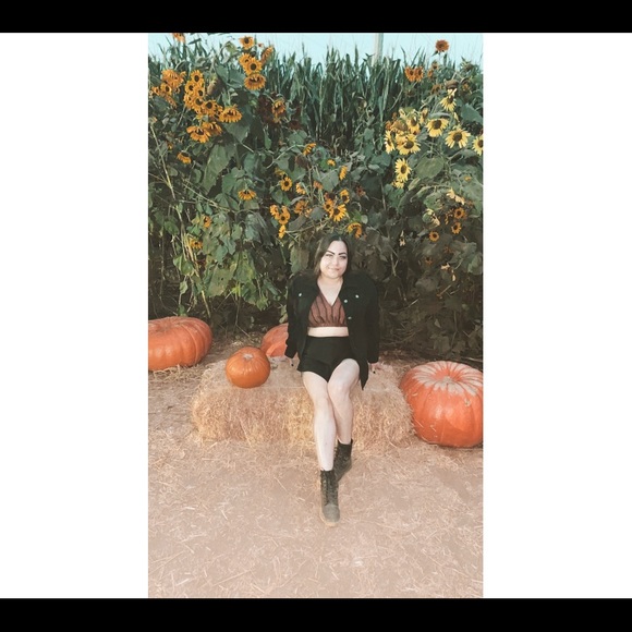 Meet your Posher, Makaila - Picture 2 of 4